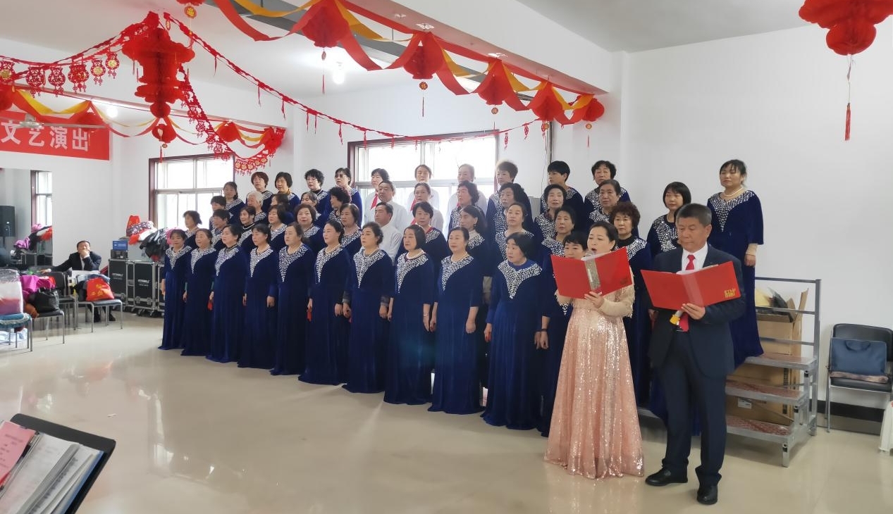 老干部合唱团文艺演出.jpg
