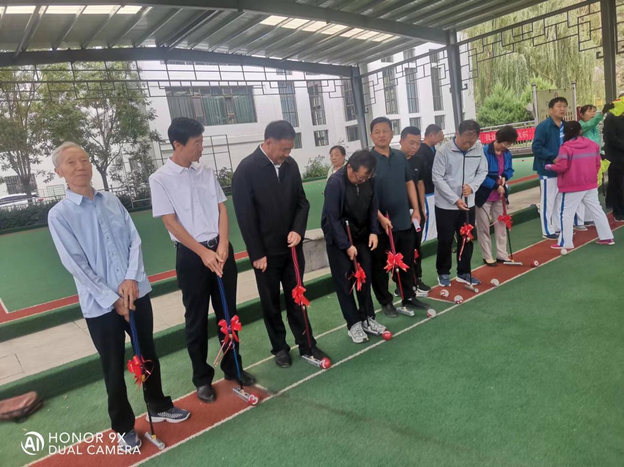 各位领导为门球比赛开球.jpg
