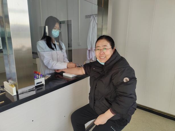 女干部职工体检现场图片.jpg